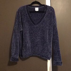 Pull over v neck sweater